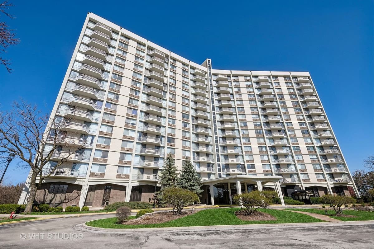 40 N Tower Rd APT 14A, Oak Brook, IL 60523